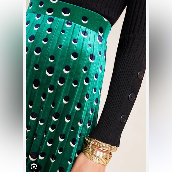 Anthropologie MAEVE Carly velvet pleated skirt. Size small - Picture 4 of 6